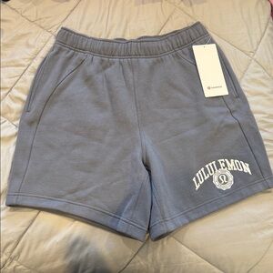 Lululemon NWT Scuba Oversized Graphic MR Short 7” - Size M - Sold out online